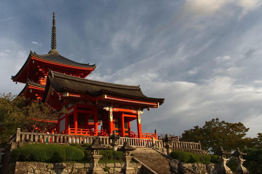 Kyoto: Kiyomizudera, Higashiyama and Yasaka Discovery Tour - Walking Sannenzaka, Ninenzaka, and Nene no Michi