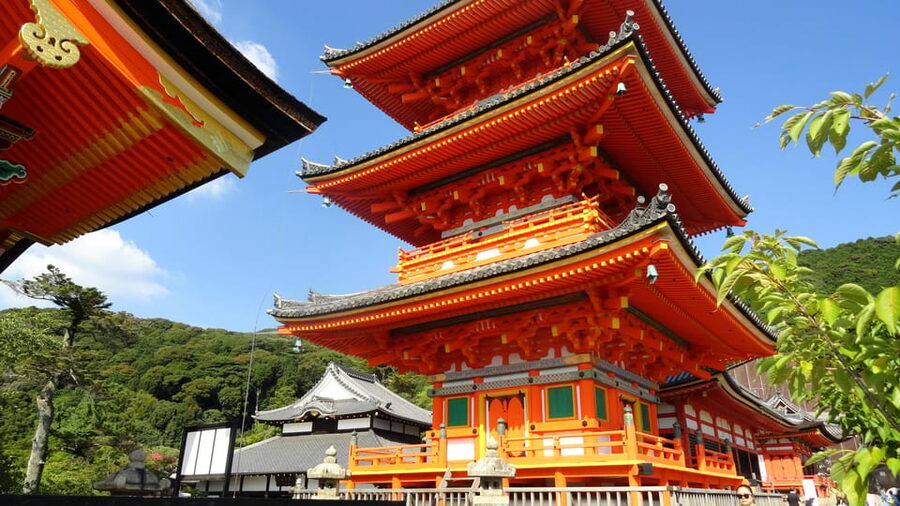 Kyoto: Kiyomizudera, Higashiyama and Yasaka Discovery Tour - What the guides add