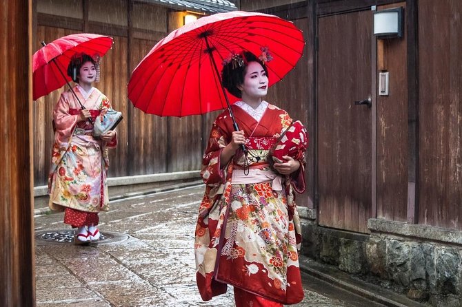 Kyoto Like a Local: Private & Personalized Experience (3 hrs) - What the guides bring to the experience