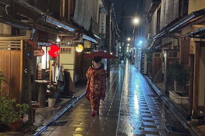 Kyoto Magical Night English Tour: Gion & Fushimi Inari Shrine - Why Kyoto works so well at night