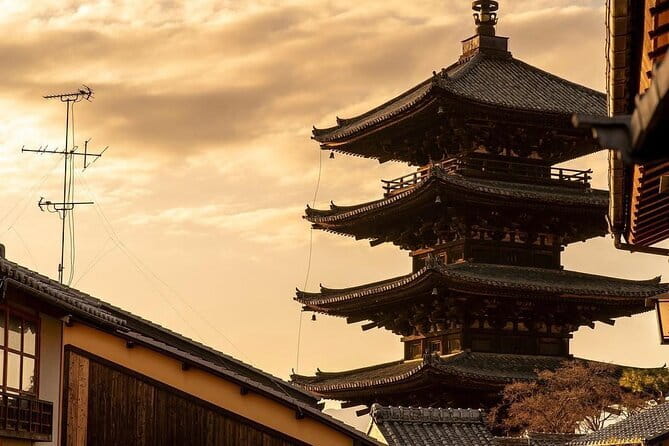 Kyoto Magical Night English Tour: Gion & Fushimi Inari Shrine - Yasui-Konpiragu and the relationship stone