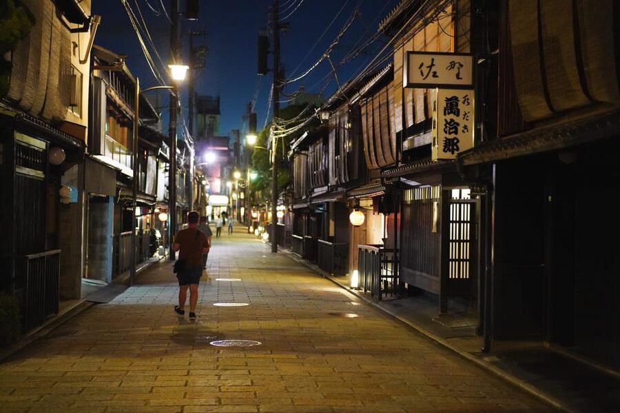 Kyoto: Maiko Dinner in Traditional Restaurant and Tour - Key points at a glance