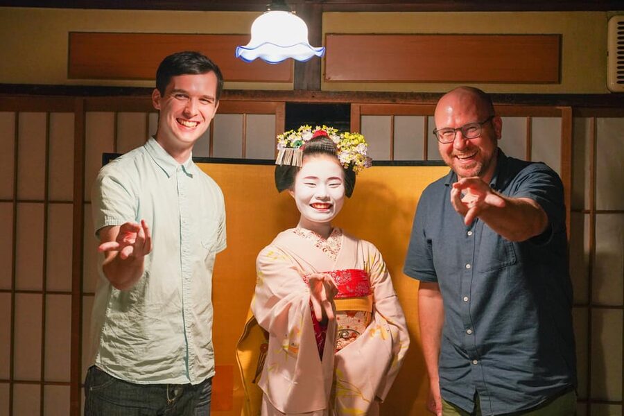 Kyoto: Maiko Dinner in Traditional Restaurant and Tour - Meeting the maiko