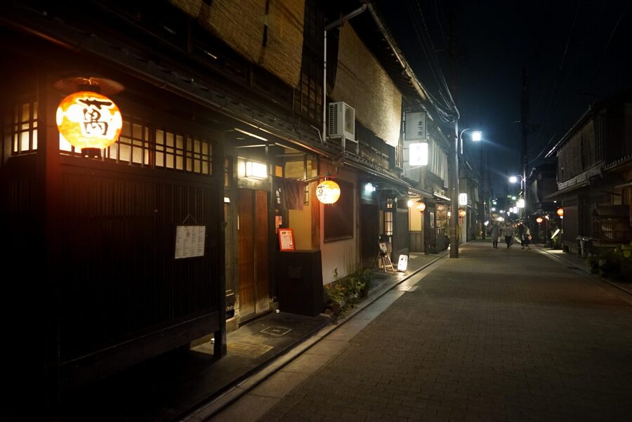 Kyoto: Maiko Dinner in Traditional Restaurant and Tour - Food restrictions and practical limits
