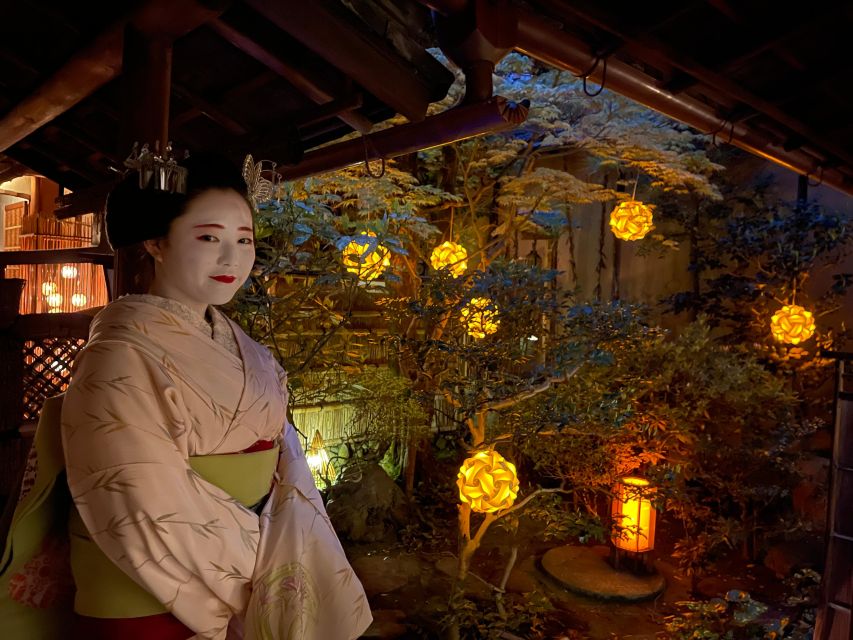 Kyoto: Maiko Happy Hour at a Historic Machiya - Entering Tondaya, a 140-year-old Kyoto townhouse