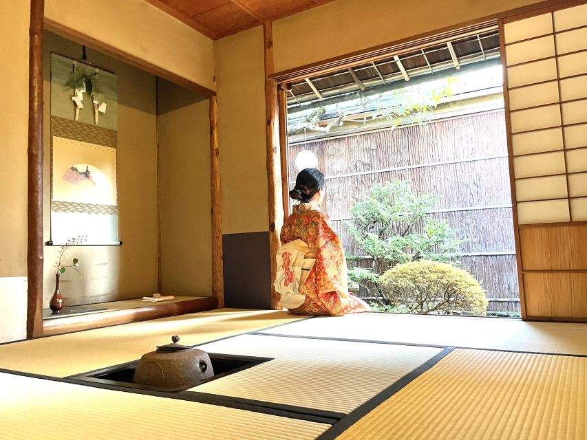Kyoto: Maiko Happy Hour at a Historic Machiya - Traditional party games and questions about maiko life