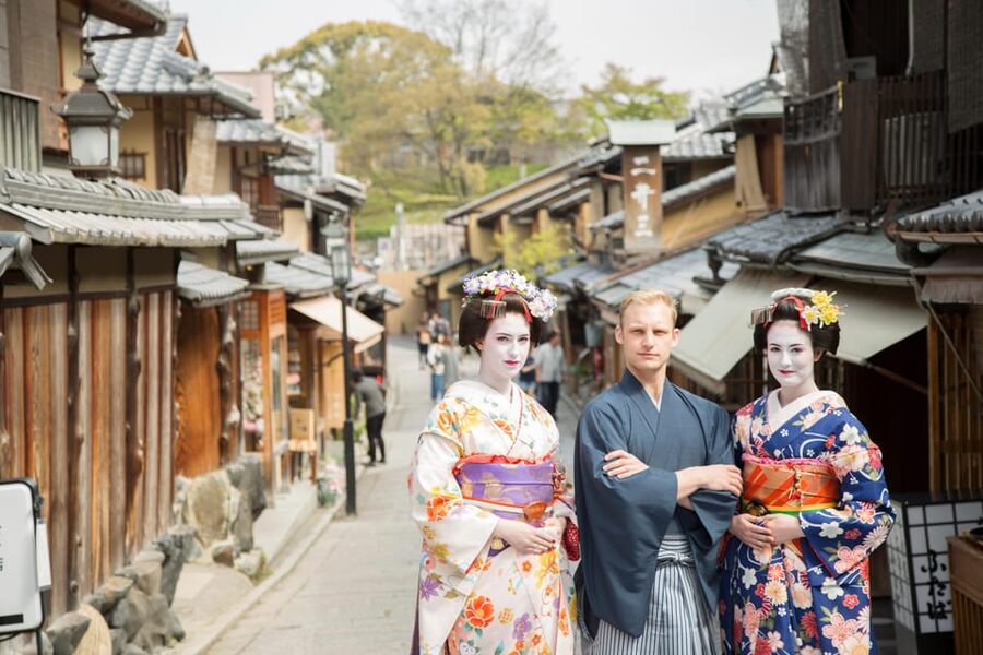 Kyoto: Maiko Makeover and Photoshoot Experience - Is $140 good value?