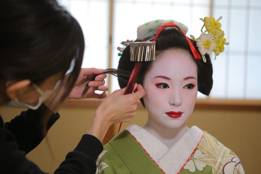 Kyoto: Maiko Makeover and Photoshoot Experience - Finding the studio near Kiyomizu