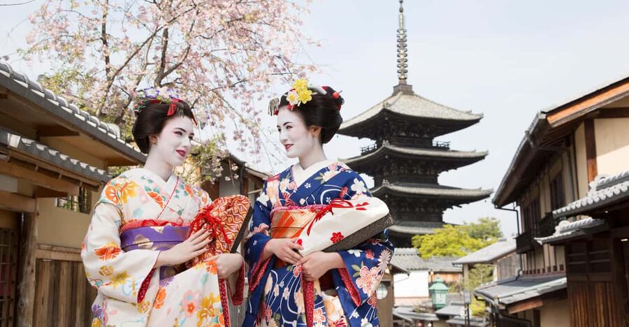 Kyoto : Maiko Makeover stroll and photo shoot experience - Three Portraits in a Japanese Room