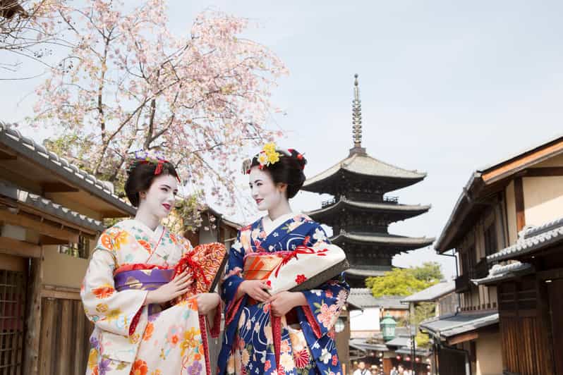 Kyoto : Maiko Makeover stroll and photo shoot experience - The 60-Minute Stroll Around Town
