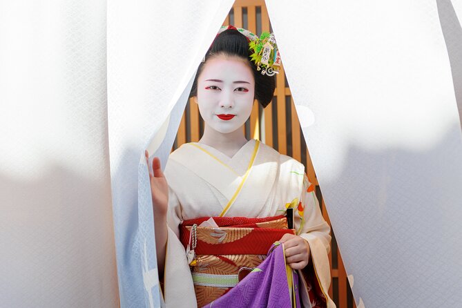 Kyoto: Meet the Geisha Maiko with Gion Walking Tour - Starting beside the Kamo River