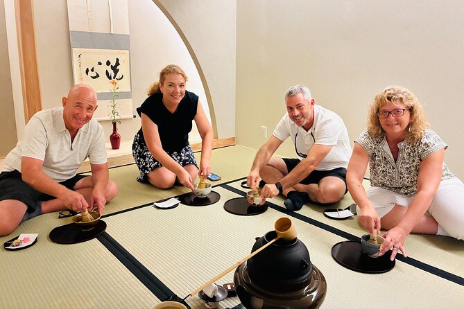 Kyoto Newly Opened Tea Ceremony - Sanjo Chasuian - Entering through the nijiriguchi