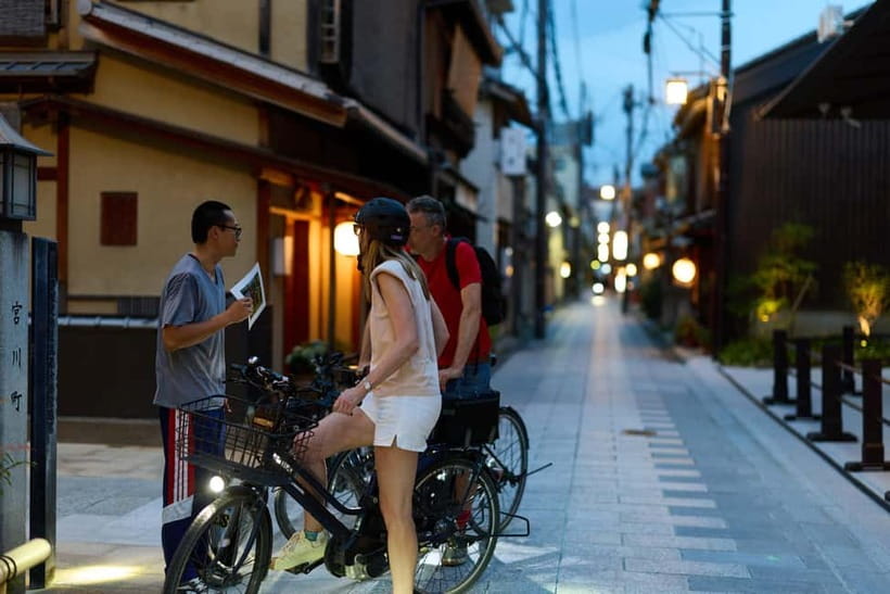 Kyoto: Night E-Bike Tour Hidden Gems & Backstreets - Why Kyoto works better after sunset