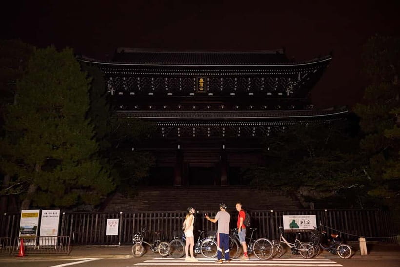 Kyoto: Night E-Bike Tour Hidden Gems & Backstreets - Kiyomizu slope and Kiyomizu-dera