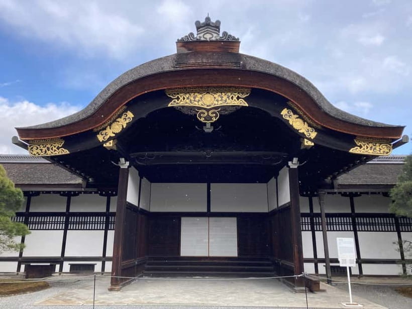 Kyoto: Nijo Castle and Kyoto Imperial Palace Guided Tour - Entering Nijo Castle, the shogun’s showpiece