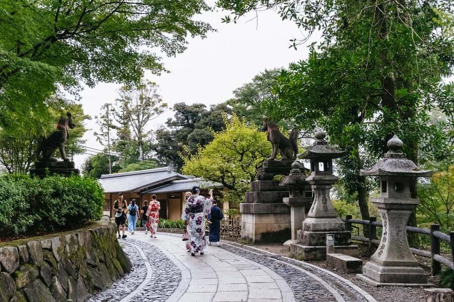 Kyoto: Nijo Castle, Kiyomizu & Fushimi Inari Guided Tour - Kiyomizu-dera, lunch, and Kyoto views
