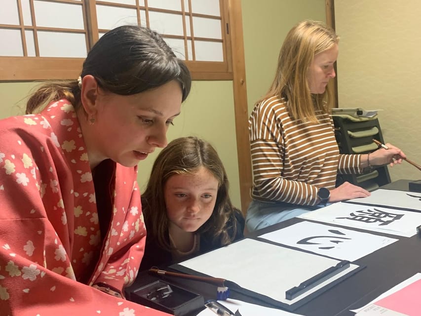 Kyoto Ninenzaka : Japanese Calligraphy Class in Townhouse - How to fit the class into your Ninenzaka day