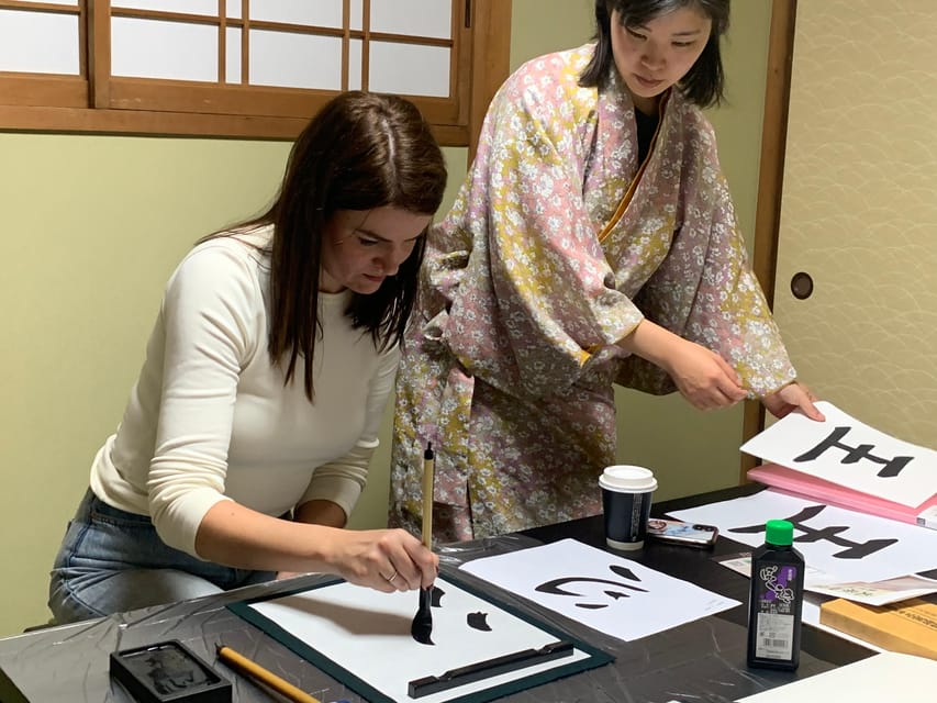 Kyoto Ninenzaka : Japanese Calligraphy Class in Townhouse - What the first few minutes teach you about shodō
