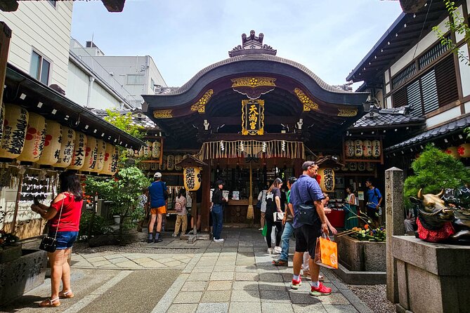 Kyoto Nishiki Market & Depachika: 2-hours Food Tour with a Local - Meeting near Apple Kyoto