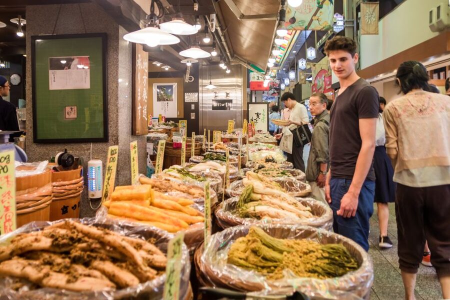 Kyoto: Nishiki Market Food Tour - Why Nishiki Market works so well as a food tour