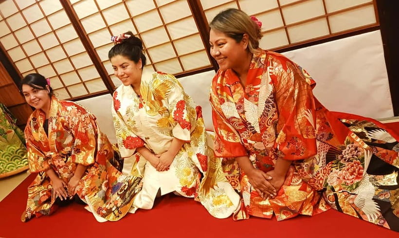 Kyoto: Nishiki Market Tea Ceremony with Koto Performance - The koto performance changes the mood