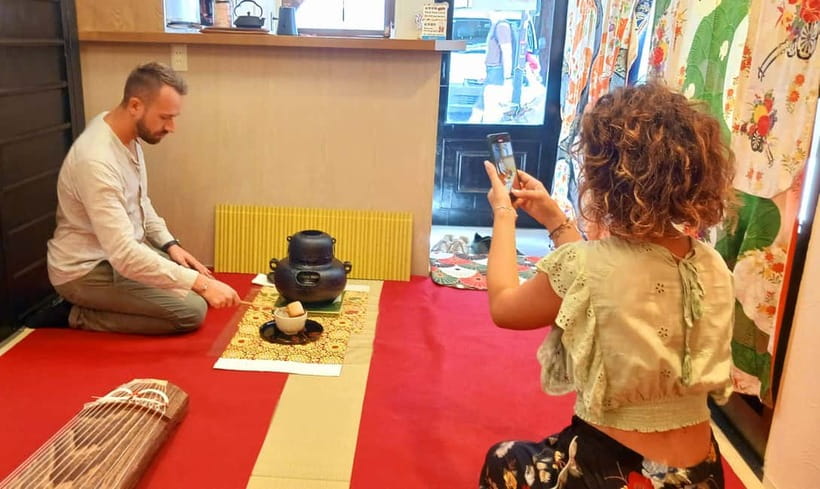 Kyoto: Nishiki Market Tea Ceremony with Koto Performance - What makes the host important
