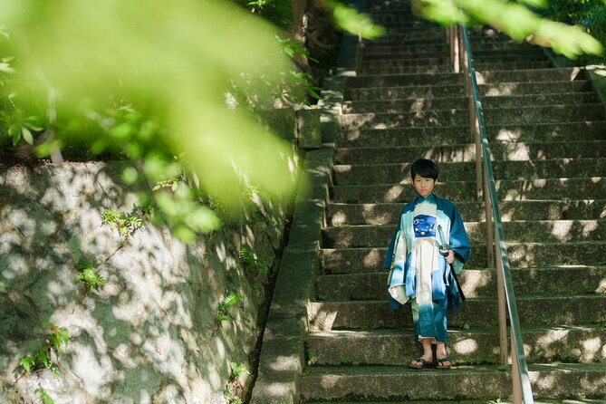 Kyoto Photo Travel with Local Guide and Personal Photographer - Fushimi Inari and the Red Torii Gates