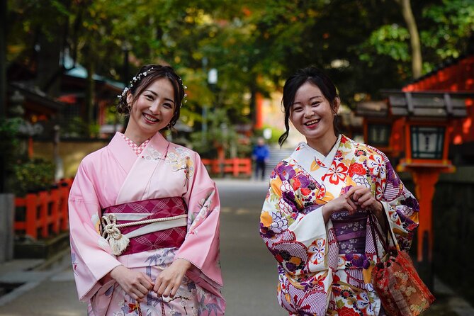 Kyoto Portrait Tour with Kimono - Yasakanoto finishes beside Kyoto’s famous pagoda