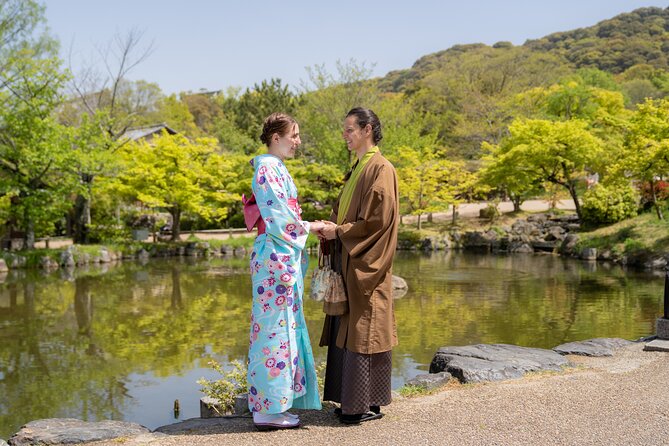 Kyoto Portrait Tour with Kimono - The photographers help most with posing and timing