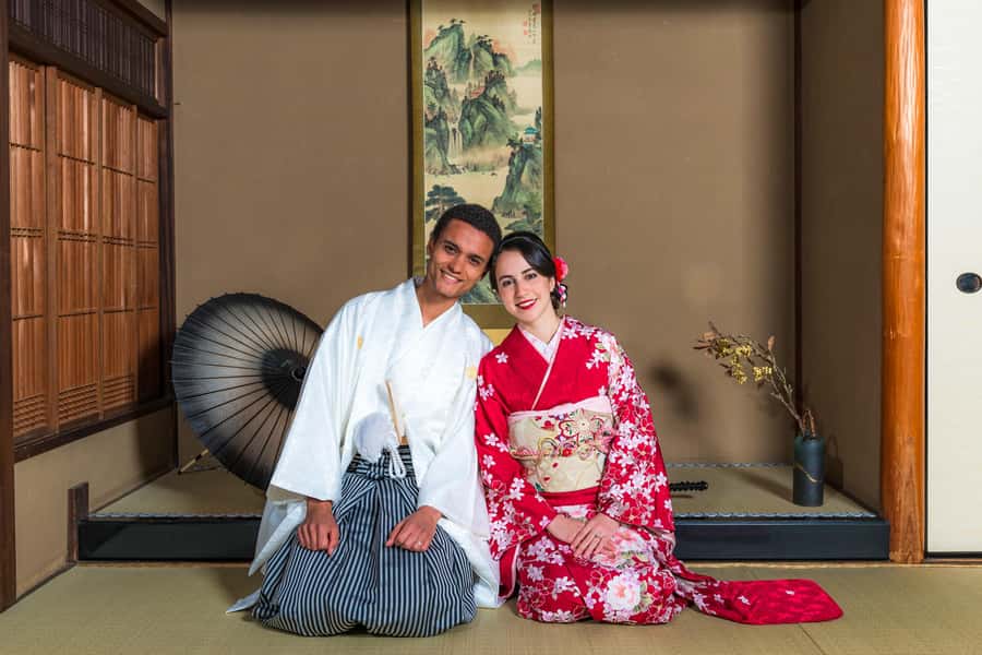 Kyoto: Premium Kimono Rental for 1 day to stroll around - Starting at a historic kimono shop near Gojo