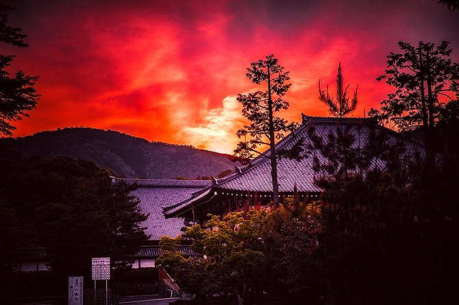 Kyoto Private Night Tour with a Local – Bars, Bites & Culture - Yasaka Shrine after sunset