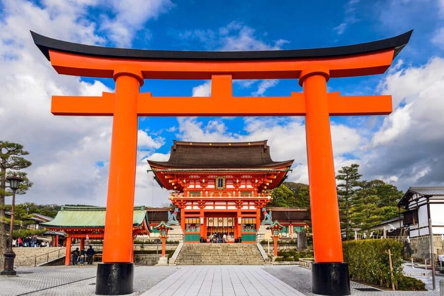 Kyoto: Private tour with Kyoto's licensed guide. Spanish - Fushimi Inari and its famous torii gates