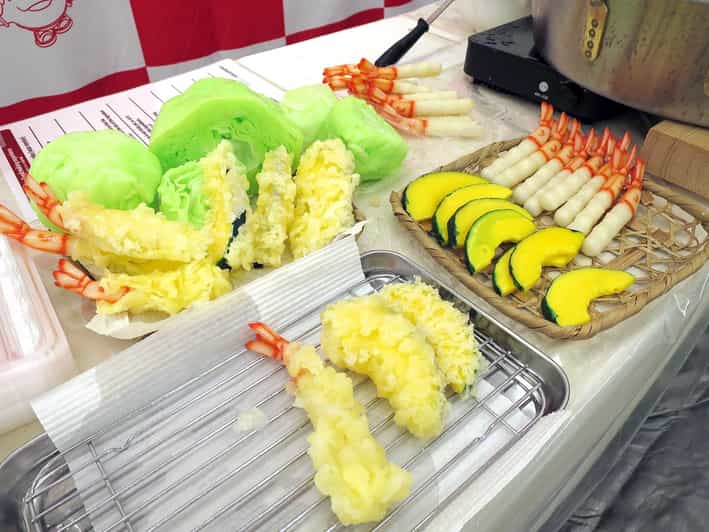 Kyoto: Replica food making experience - Finding the workshop near the crab sign
