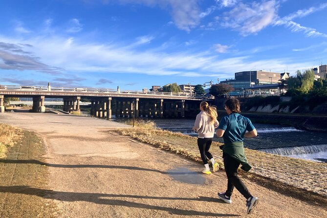 Kyoto Run & Walk Tour with Locals - Yasaka Shrine and the approach to Gion