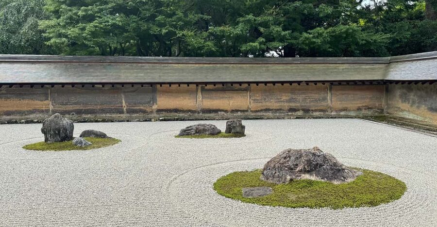 Kyoto: Ryōan-ji, Greatest Zen Garden Guided Tour in 90 Min. - The first hour at Ryōan-ji