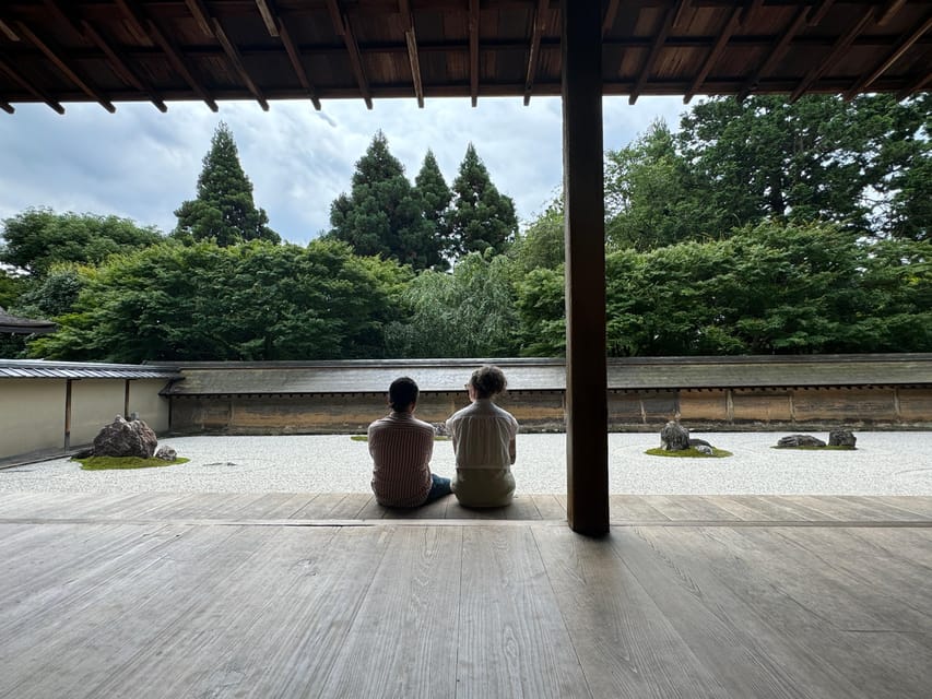 Kyoto: Ryōan-ji, Greatest Zen Garden Guided Tour in 90 Min. - The pond and wider temple grounds