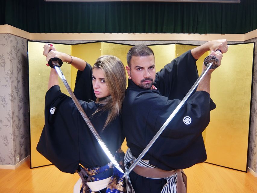 Kyoto: Samurai Sword Class by Experts in Traditional Arts - Choosing a costume and learning the sword basics