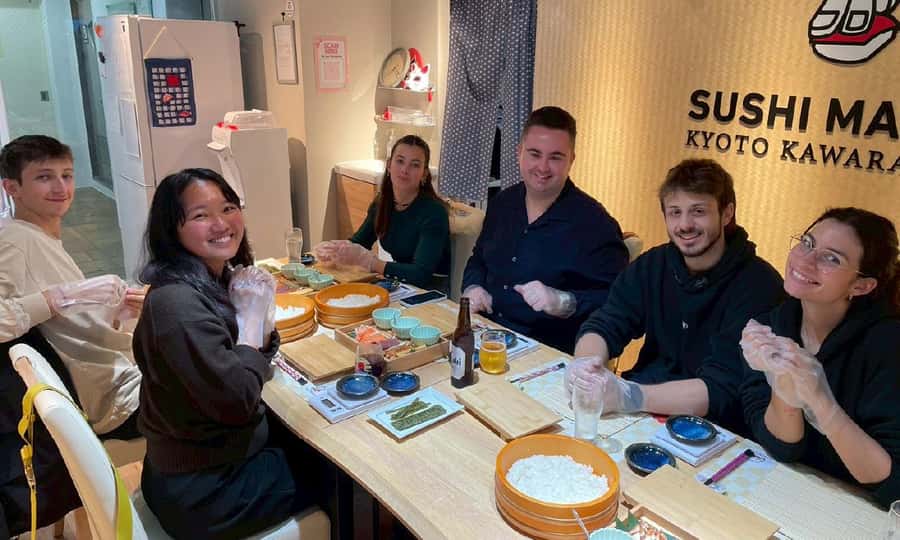 Kyoto: Sushi Making Experience in Kawaramachi - Friendly English guidance for first-time sushi makers
