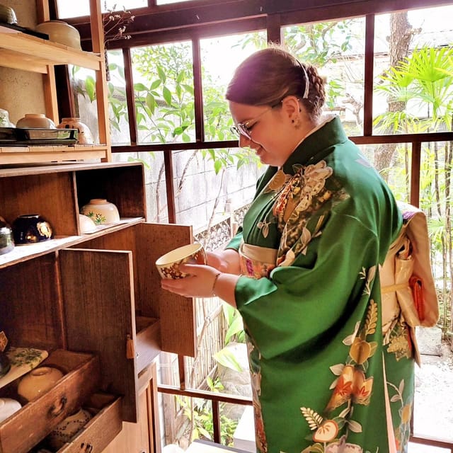 Kyoto: Table-Style Tea Ceremony at a Kyo-Machiya - Watching the tea ceremony at a table