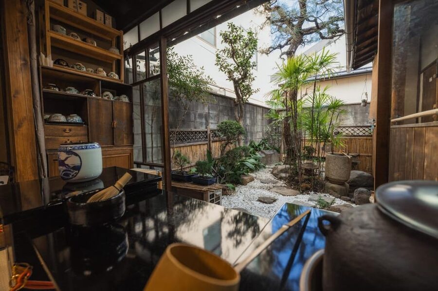 Kyoto: Table-Style Tea Ceremony at a Kyo-Machiya - Making your own frothy matcha