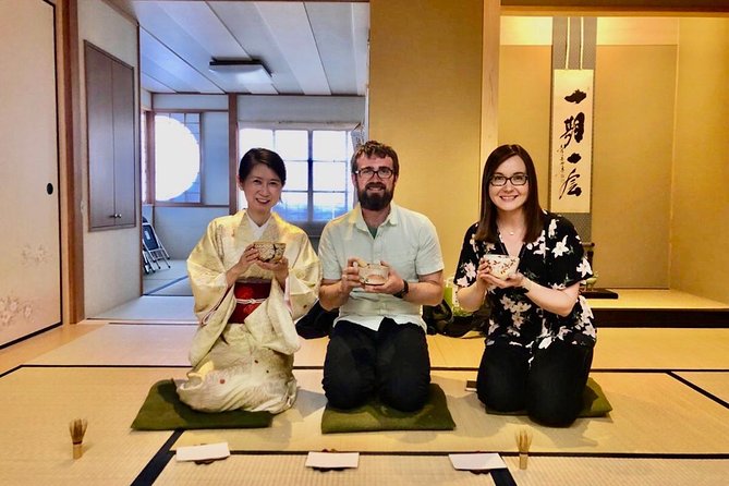 Kyoto Tea Ceremony & Kiyomizu-dera Temple Walking Tour - Meeting at Yasaka Shrine and getting oriented