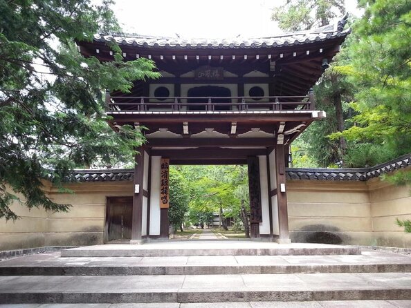 KYOTO Tea Ceremony with kimono near by Imamiya Jinjya Shrine - Choosing your kimono and getting dressed