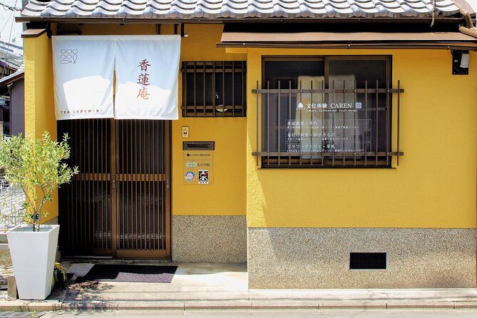 KYOTO Tea Ceremony with kimono near by Imamiya Jinjya Shrine - Watching a tea master with 30 years of practice
