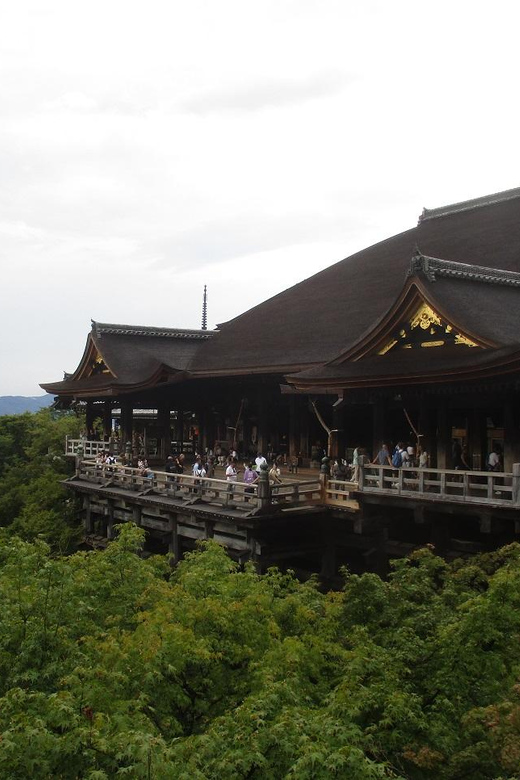 KYOTO: Tempio Kiyomizu Pagode Gion “Geisya” (Guida Italiana) - Walking toward Gion