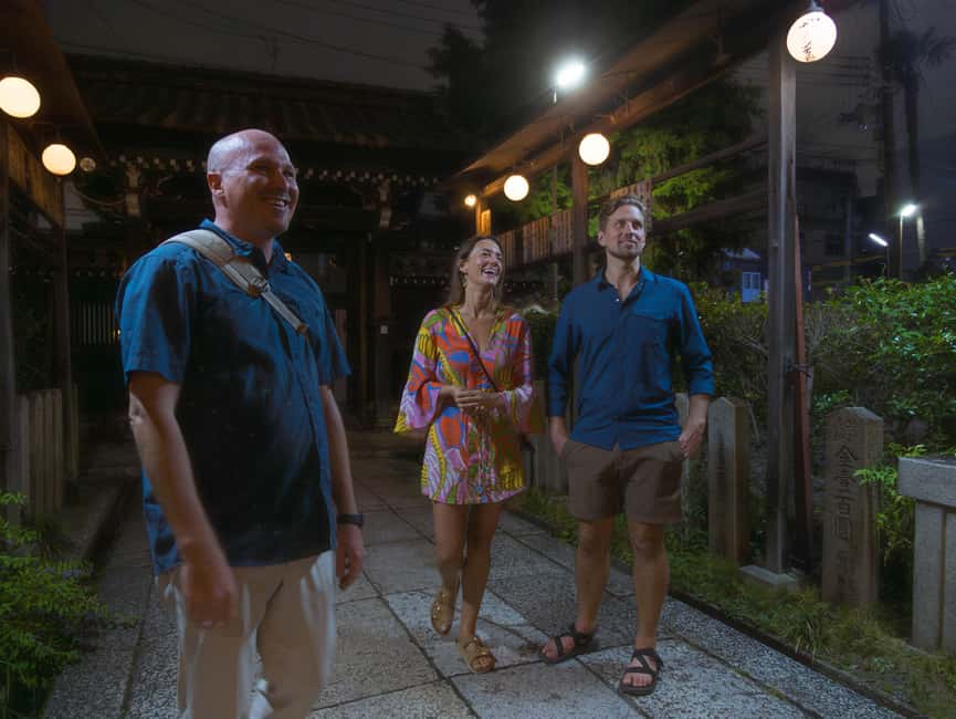Kyoto: The Geisha Districts of Kyoto Walking Tour - Yasaka Shrine and the end of the walk