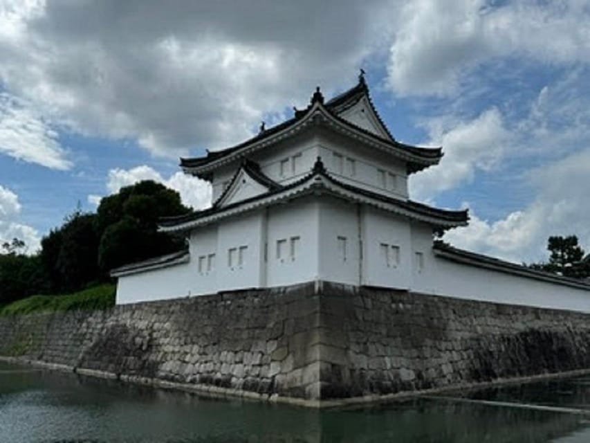 Kyoto: Top Sights Guided Tour - Gion, Kinkaku, Fushimi, Nijo - Nijo Castle shows Kyoto’s power and ceremony