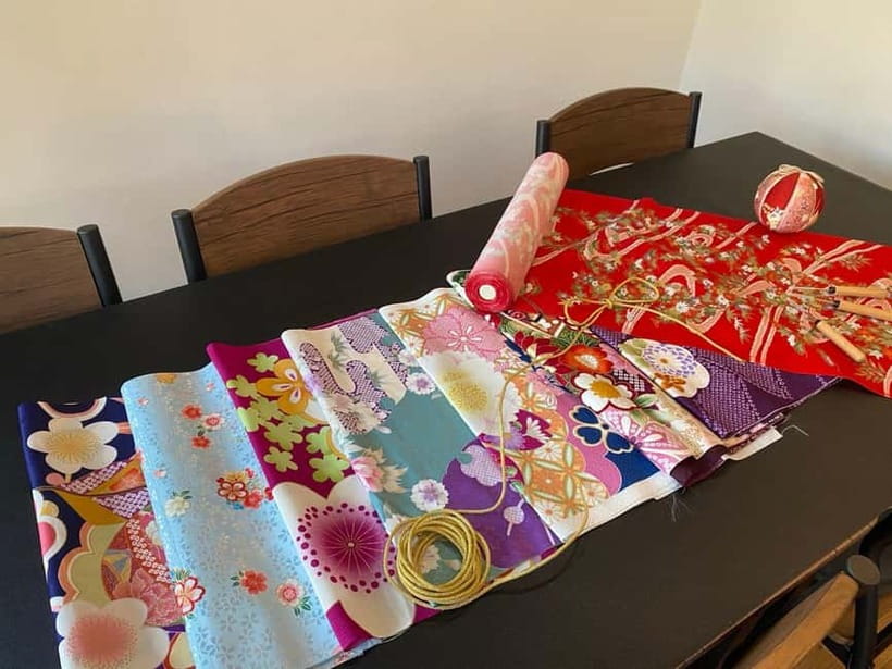 Kyoto: Traditional Kimono Fabric Handicrafts Workshop - Making your Temari step by step