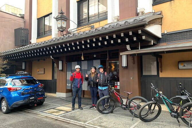 Kyoto & Uji: Full Day Sightseeing Tour from Osaka or Kyoto - Yasaka Koshindo adds a small, colorful stop