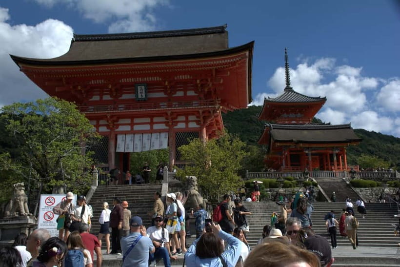 Kyoto: Walking tour Kiyomizu, Geisha District with a Local - What $40 gets you
