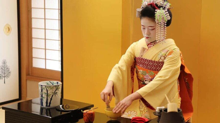 Maiko Dance and Tea Ceremony on a Noh Stage in Kyoto - Photos, questions, and a more personal encounter